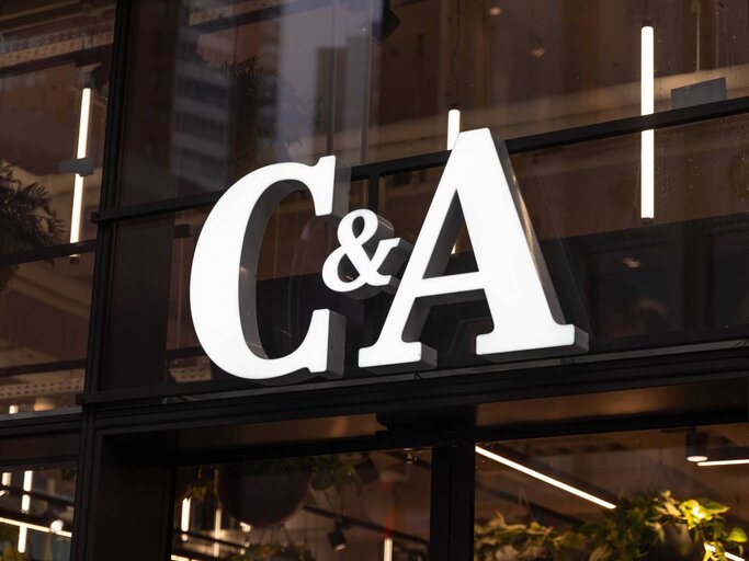 C&A Store von außen | © IMAGO / Bihlmayerfotografie