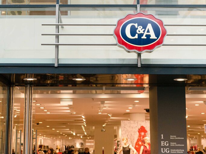 C&A Store | © Getty Images/Drazen_