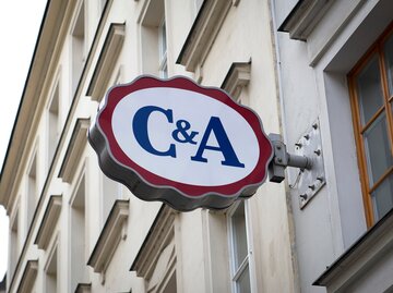 C&A Logo | © Adobe Stock/Electric Egg Ltd.