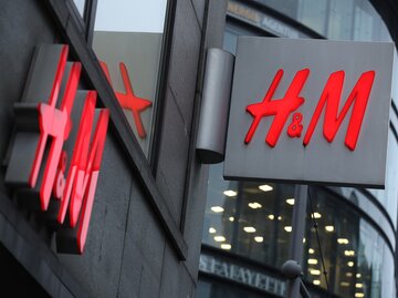 H & M-Schild  | © GettyImages/Sean Gallup / Staff