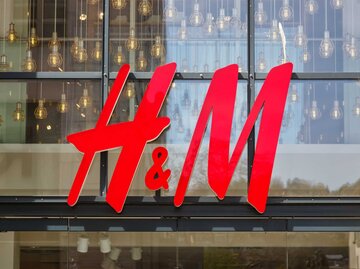 H&M Store | © Adobe Stock/Markus Mainka
