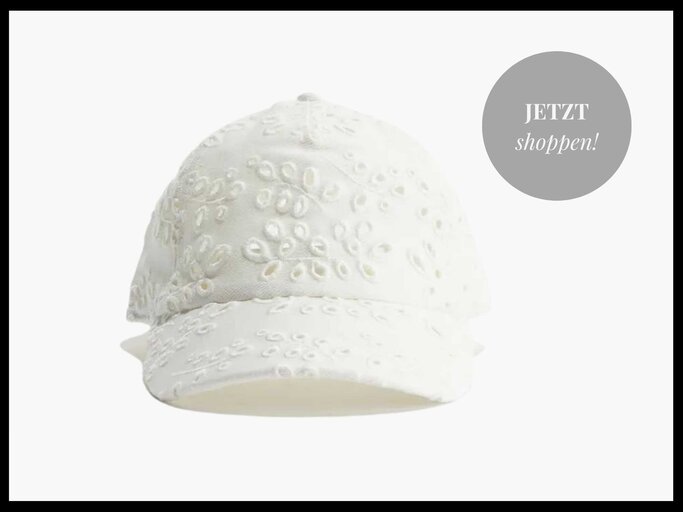 Cap mit Broderie Anglaise | © H&M