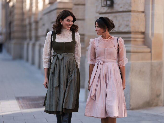 Streetstyle von Ira Meindl und Patricia Wirschke im Dirndl | © Getty Images/Jeremy Moeller