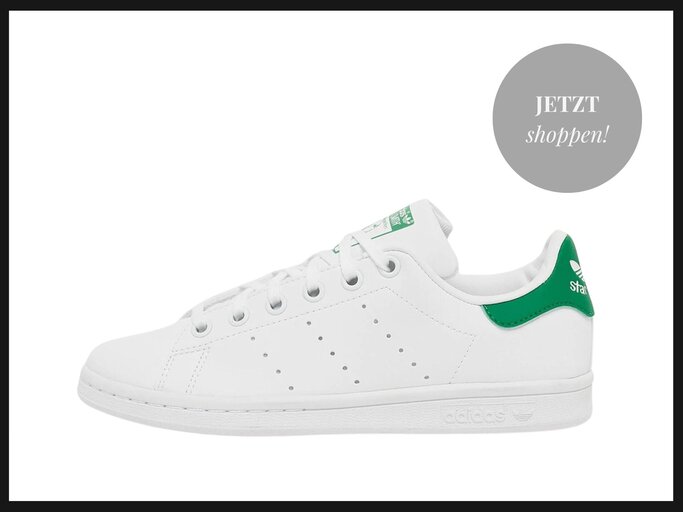 Sneaker "Stan Smith" von Adidas in Weiß mit grüner Fersenkappe bei Snipes | © Snipes