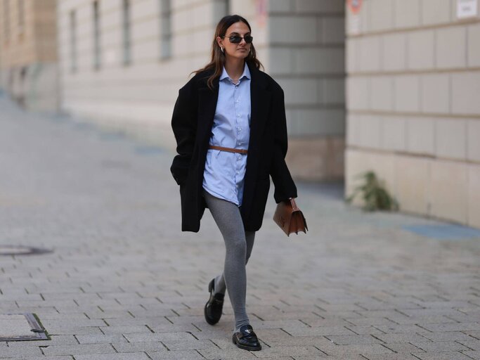 Anna Winter in Herbst Outfit mit Loafer | © Getty Images/Jeremy Moeller