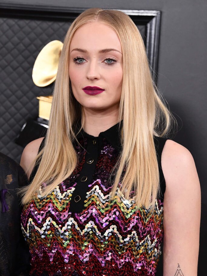 Sophie Turner mit blonden Haaren | © Getty Images | Jon Kopaloff