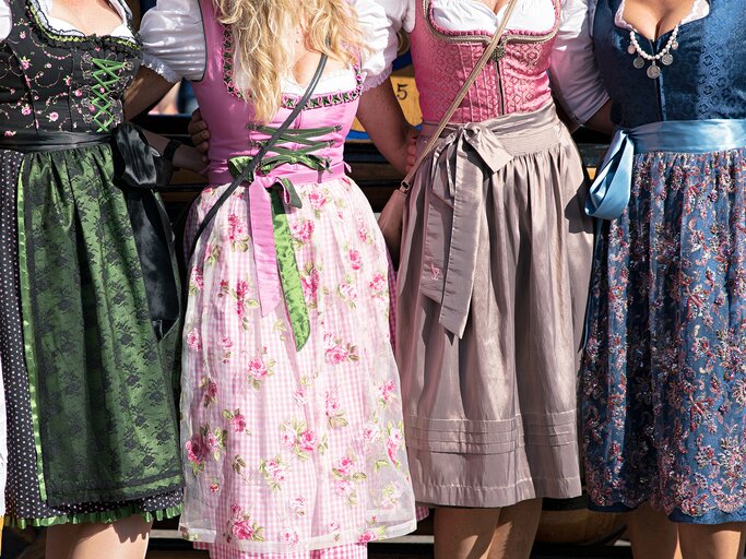 Frauen im Dirndl | © GettyImages/Nikada