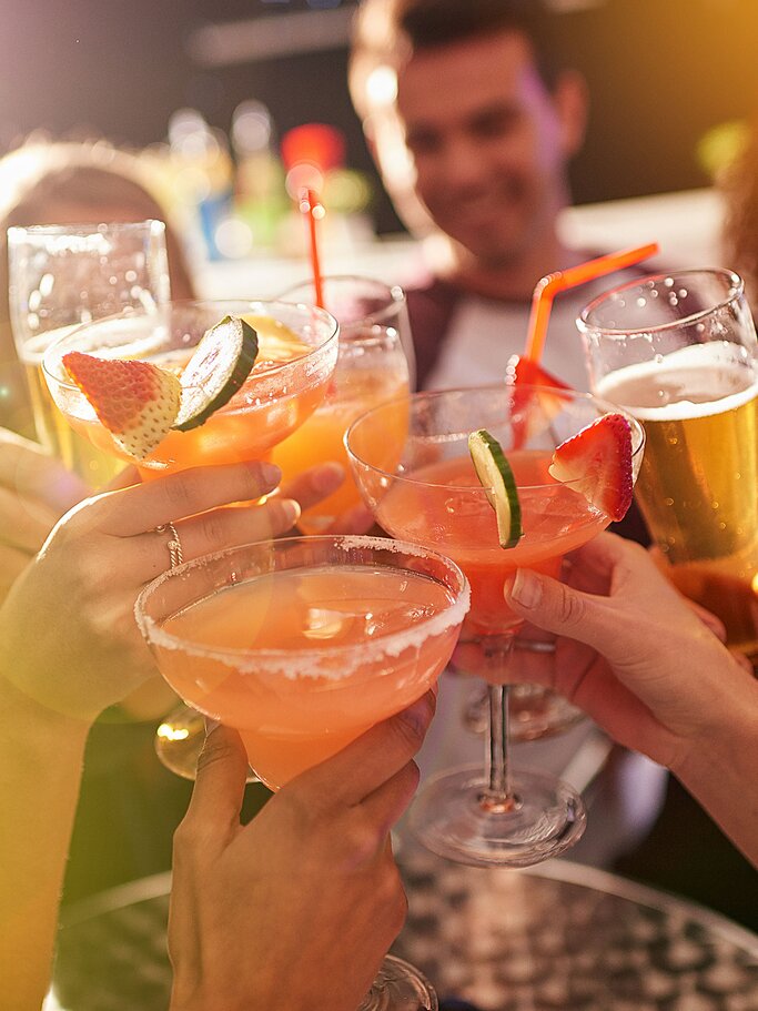 Cocktails, Bier und Wein | © iStock | Peopleimages