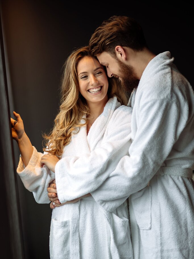 Pärchen beim Wellness-Urlaub | © iStock | nd3000