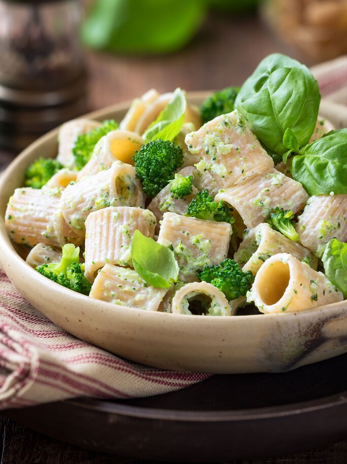 Pasta mit karamellisierter Zitrone, Brokkoli und Mandeln | © iStock | Kuvona