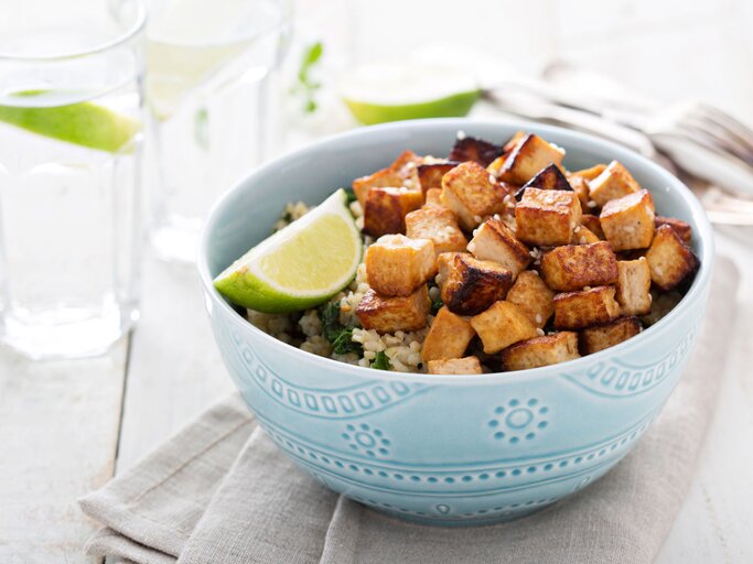 Tofu-Gericht | © iStock / VeselovaElena