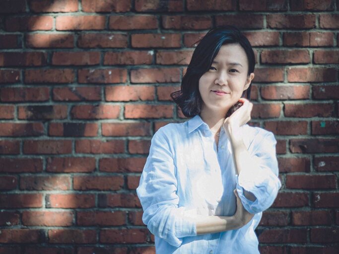 Die Autorin Cho Nam-Joo schreibt Geschichten, die Frauen auf der ganzen Welt ansprechen. | © Minumsa