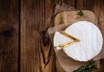 Weichkäse wie Camembert ist reich an Calcium. | ©  gettyimages.de|HandmadePictures