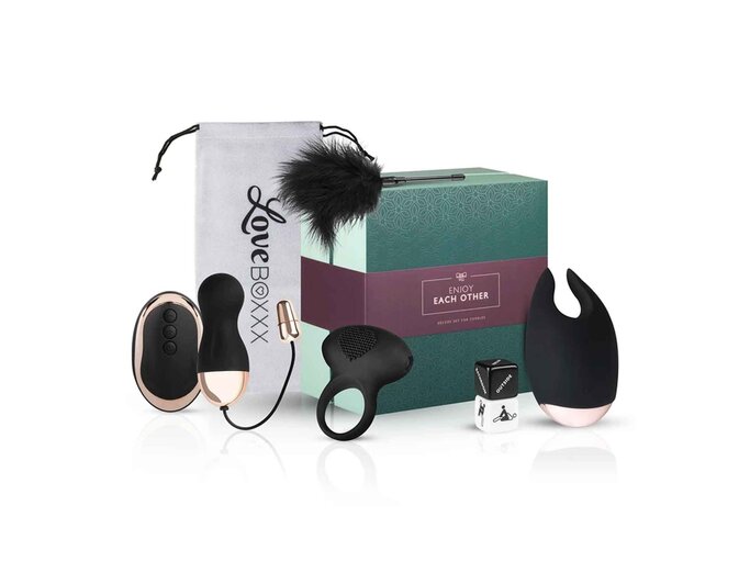 Sexy Weihnachtsgeschenk für Paare: AMORELIE-Geschenkbox  | © AMORELIE