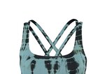 Energy Bra in der Farbe 'Striped Shibori Mystic Green' von lululemon | © PR