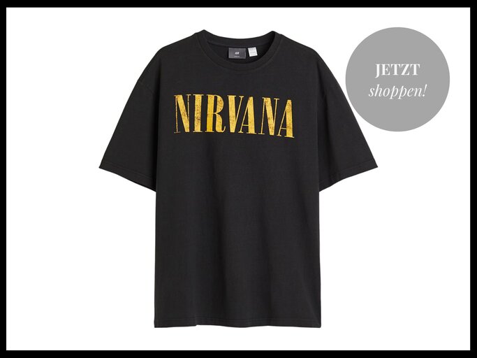 Schwarzes T-Shirt mit gelbem Nirvana-Logo von H&M | © H&M