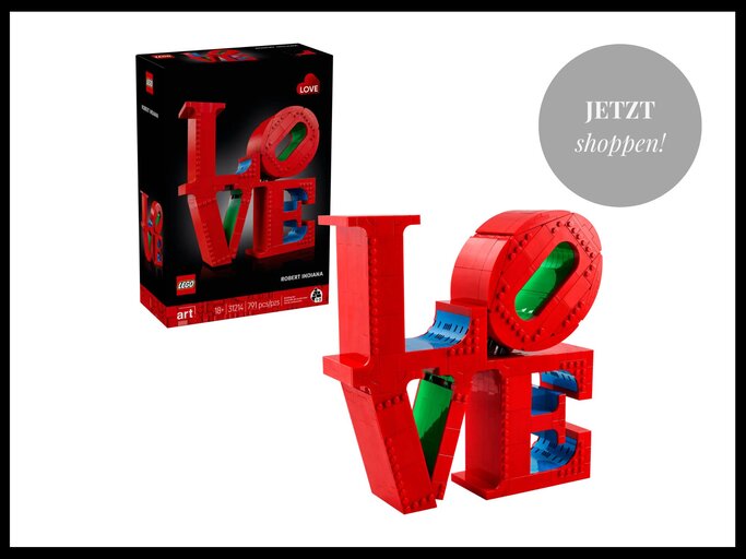 Rote "Love"-Skulptur aus LEGO | © LEGO über Amazon