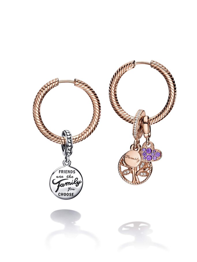 Charm-Creolen aus der Pandora Moments Collection | © Pandora