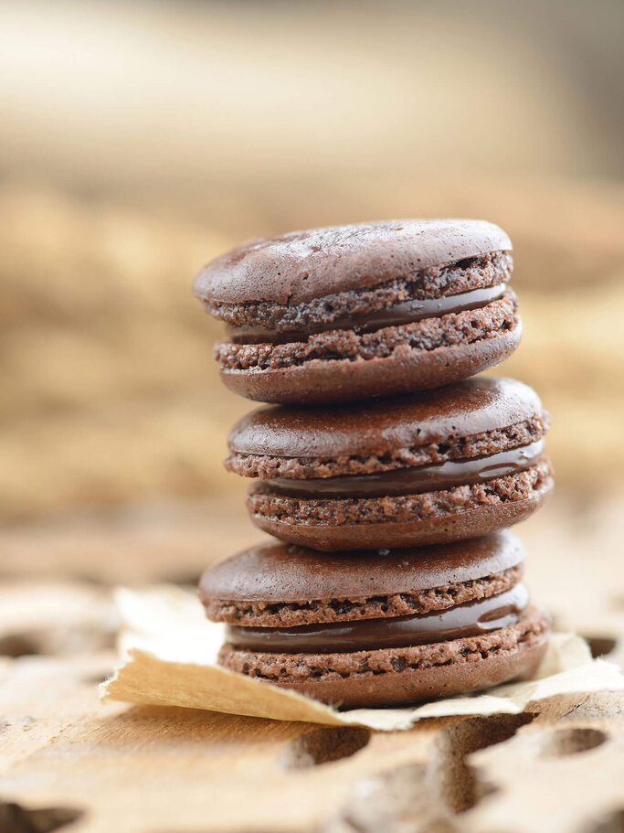 Schoko-Gewürz-Macarons Rezept | © iStock | Jordanlye