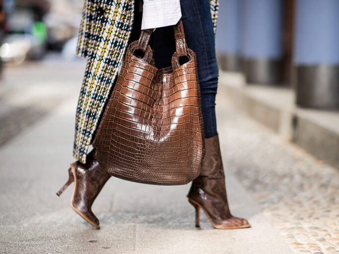 Kroko Ledertasche von a cuckoo moment | © Getty Images | Christian Vierig