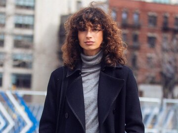 Model mit Dauerwelle und Locken | © Getty Images | Melodie Jeng