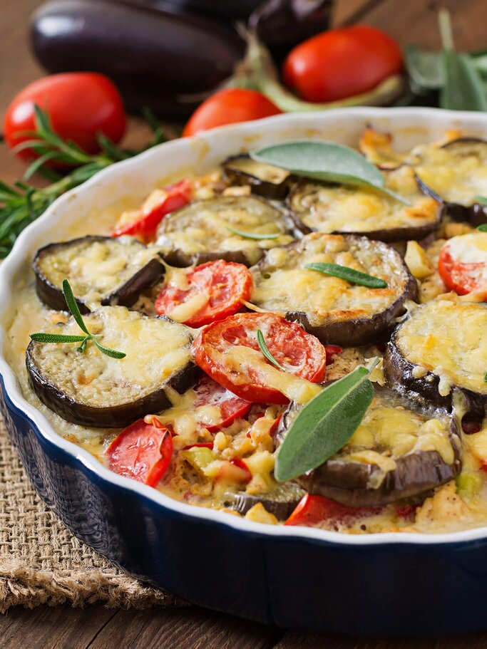 Zucchini Auberginen Gratin | © iStock | Elena_Danileiko