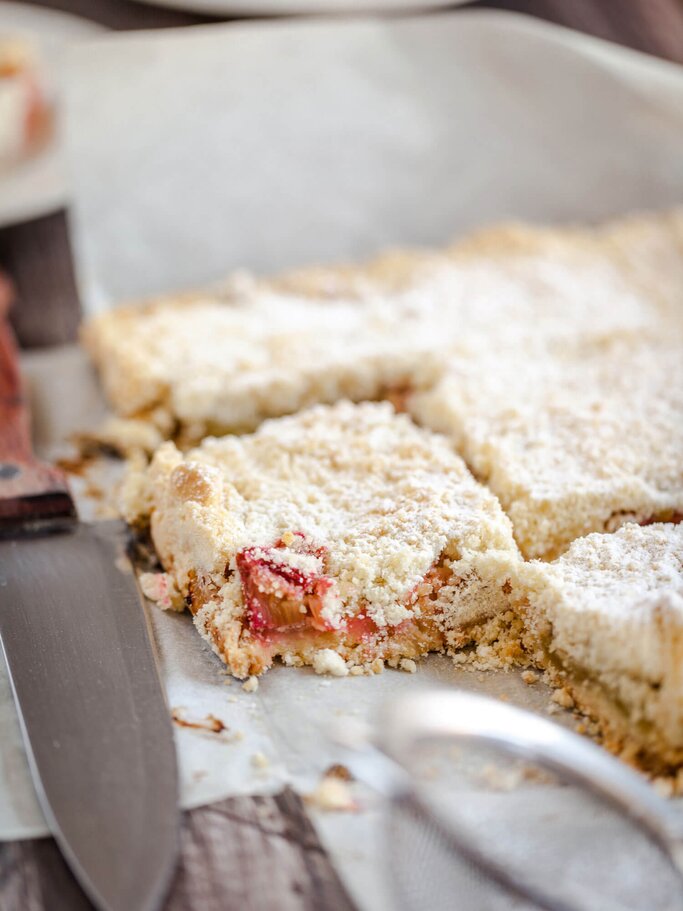 Rhabarberkuchen wie bei Oma | © iStock | ola_p