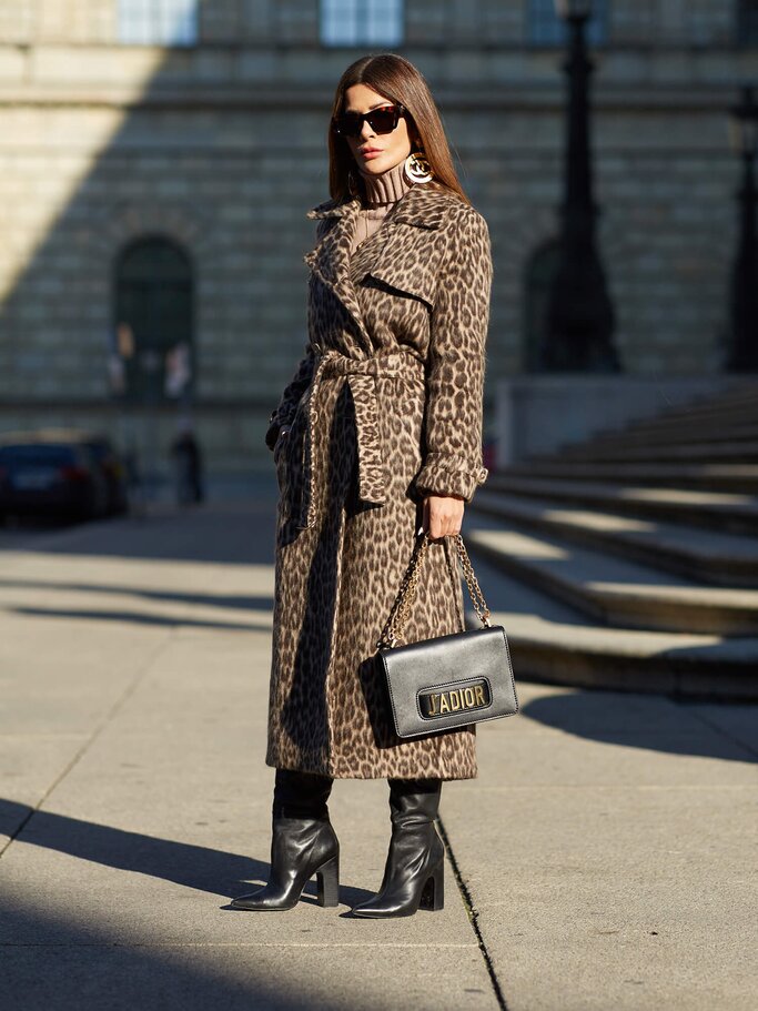 Einer von Füsuns Favoriten: Woll-Trenchcoat mit Animal-Print von Max Mara | © Füsun Lindner @shortstoriesandskirts