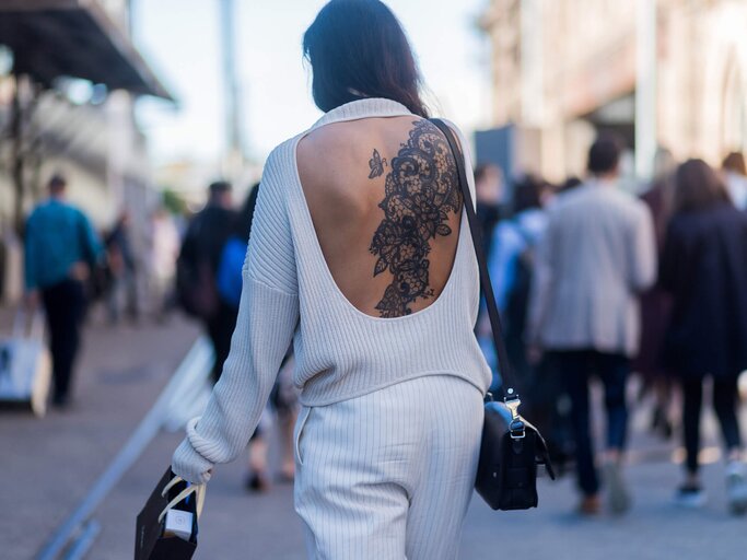 Großes Rückentattoo | © Getty Images | Christian Vierig