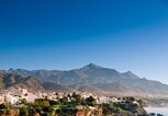 Nerja Strand bei Sonnenaufgang | © iStock | IvanBastien