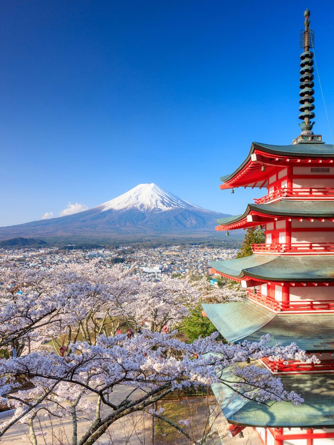 Fuji mit Chureito Pagode, Fujiyoshida, Japan | © iStock | lkunl