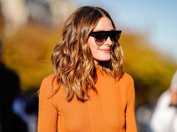 Olivia Palermo trägt ihren Clavi Cut mit leichten Beach Waves. | © Getty Images | Edward Berthelot 