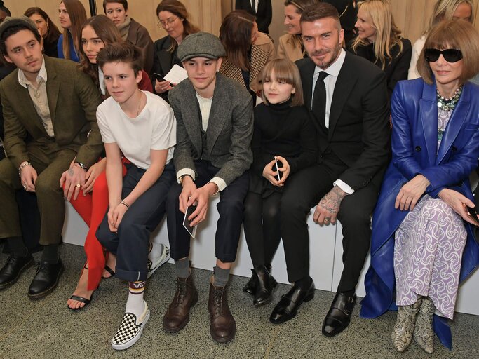 Die Beckham Familie mit Anna Wintour bei der London Fashion Week | © Getty Images | David M. Benett 