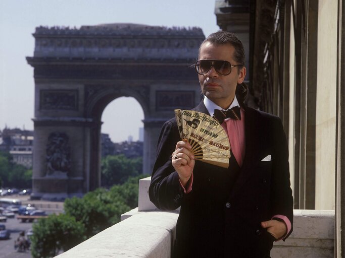 Karl Lagerfeld im Januar 1983 in Paris | © Getty Images | Pierre PERRIN 