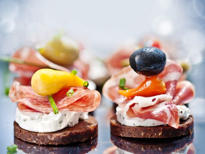 Pumpernickel Fingerfood Häppchen | © iStock | grau-art