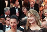 Claudia Schiffer mit Kate Moss | © Getty Images | PATRICK HERTZOG 