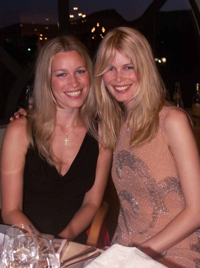 Claudia Schiffer mit ihrer Schwester Ann Carolin | © Getty Images | Franziska Krug