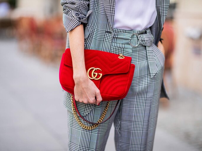 Eine lohnende Investition: die Gucci Marmont Tasche. | © Getty Images | Christian Vierig