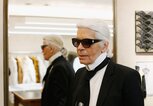 Karl Lagerfeld mit Spiegelbild | © Getty Images | Ernesto Ruscio