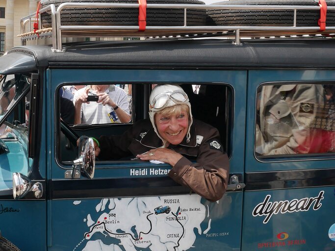 Heidi Hetzer im Oldtimer  | © Getty Images | Chad Buchanan