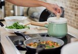 Ener­gie­ef­fi­zi­ent kochen | © iStock | nesharm