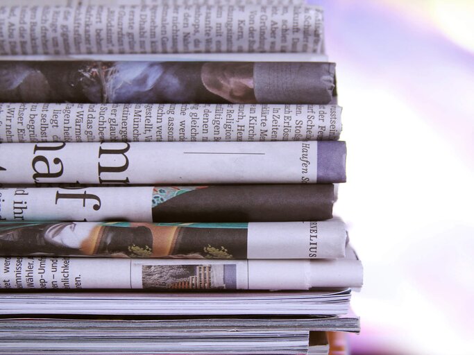 Streifenfreie Fenster mit Zeitungspapier | © iStock | almir1968