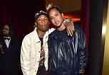 Helen Lasichanh und Pharrell Williams | © Getty Images | Kevin Mazur