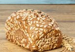 Vollkornbrot mit Sonnenblumenkernen | © iStock | SStajic