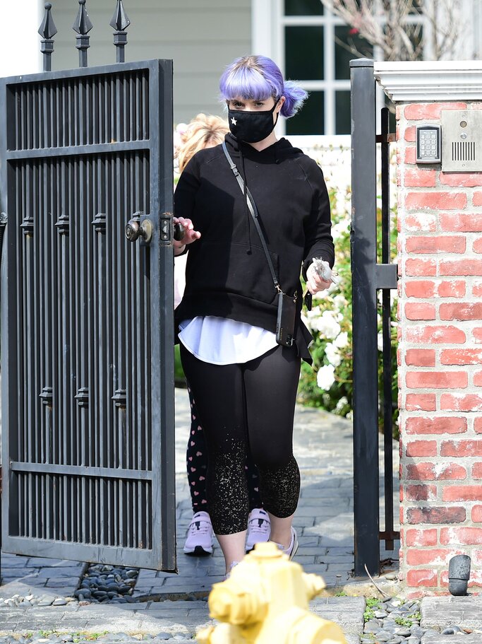 Kelly Osbourne mit Maske | © Getty Images | BG026/Bauer-Griffin