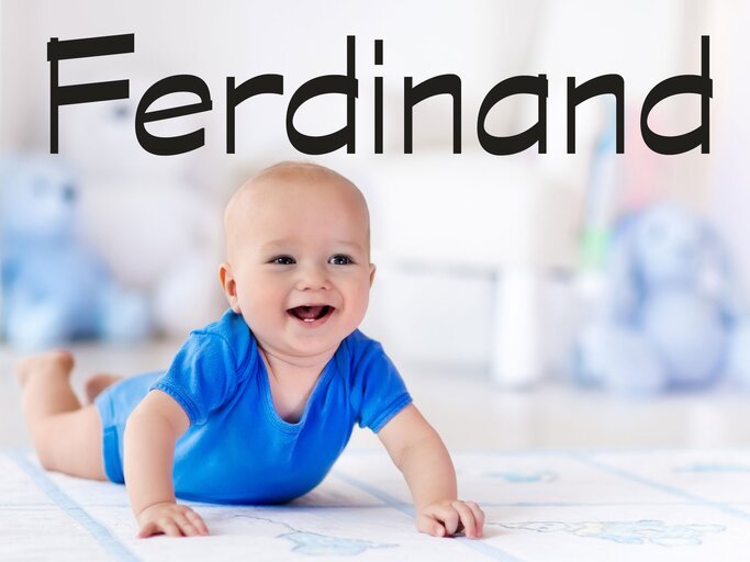 Krabbelndes Baby mit dem Namen Ferdinand | © iStock | FamVeld