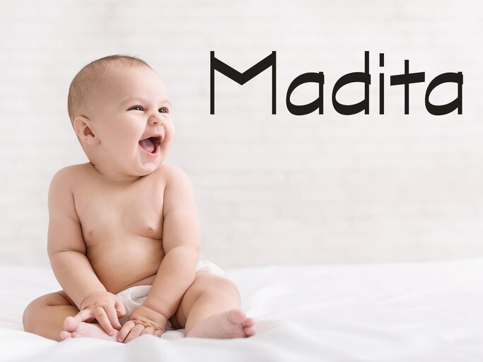 Süßes lachendes Baby mit dem Namen Marla | © iStock | Prostock-Studio