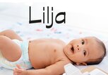 Süßes Baby mit dem Namen Lilja | © iStock | katleho Seisa