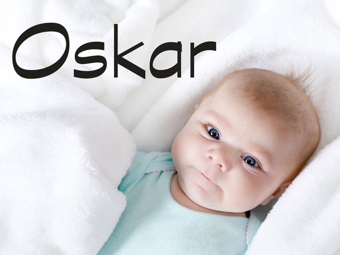 Süßes Baby mit dem Namen Oskar | © iStock | romrodinka