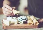 Käse auf einem Brett | © iStock | Eva-Katalin